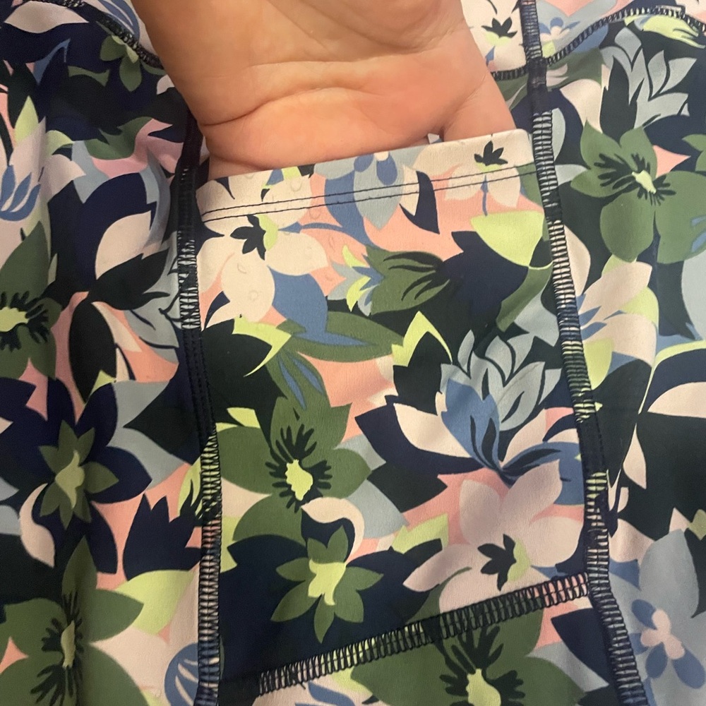 Vera Bradley Rosa camo leggings